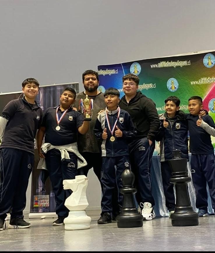 Equipo de la Academia de Ajedrez en competencia