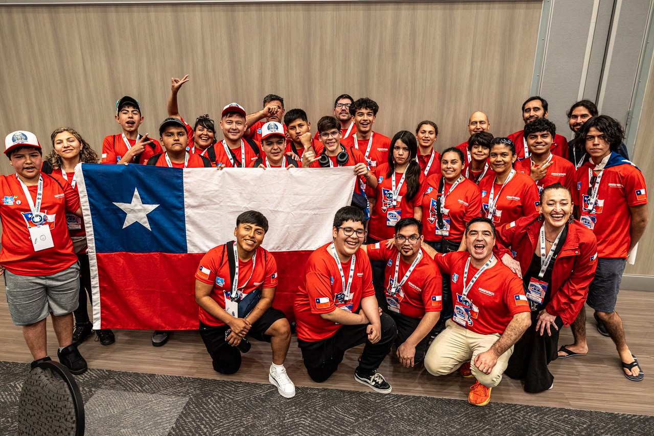 Estudiantes de la Academia de Robótica
